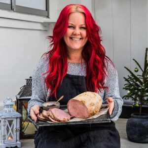 Madeleine Landley lagar mat med rester av julskinka