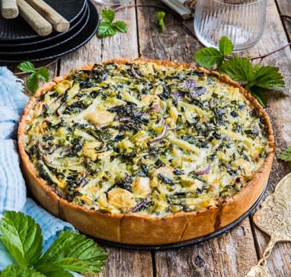 Paj med kål, zucchini och dill